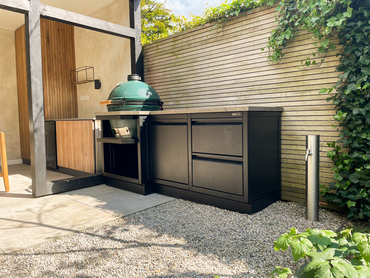 Buitenkeuken-met-Big-Green-EGG-XL